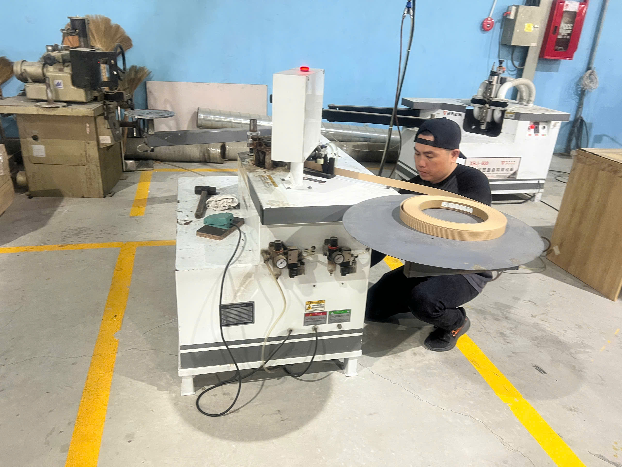 Semi-automatic edge banding machine.jpg